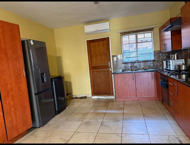 3 BEDROOM APARTMENT FOR SALE IN WATERVAL EAST
